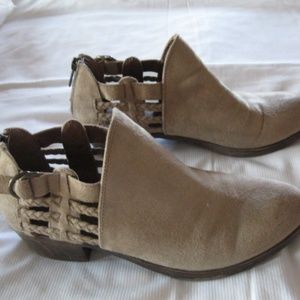 Tan suede bootie by Sugar -  M/M   6 1/2 M   zipper back -